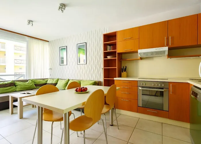 Amelia By Interhome בלטונוסוד