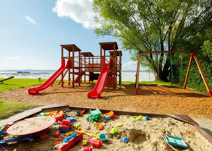 Amelia By Interhome בלטונוסוד